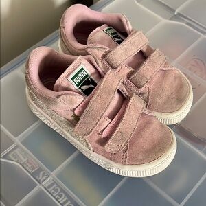 Toddler girl’s Puma sneakers. Size 8